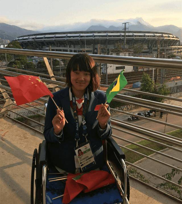 回顾"篮球女孩"钱红艳"4岁失去双腿,11岁学习游泳,如今"化茧成蝶"