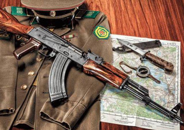 一支新式步枪被士官们抵制,只因5美元津贴,多年后此枪"封神"