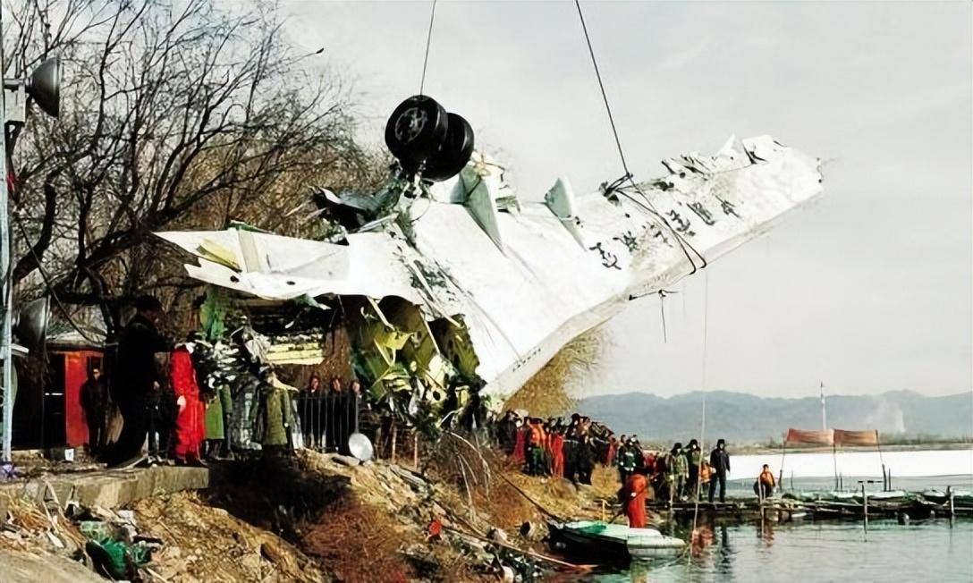 2002年大连空难112人无一生还,调查发现:一位乘客买了7份意外险