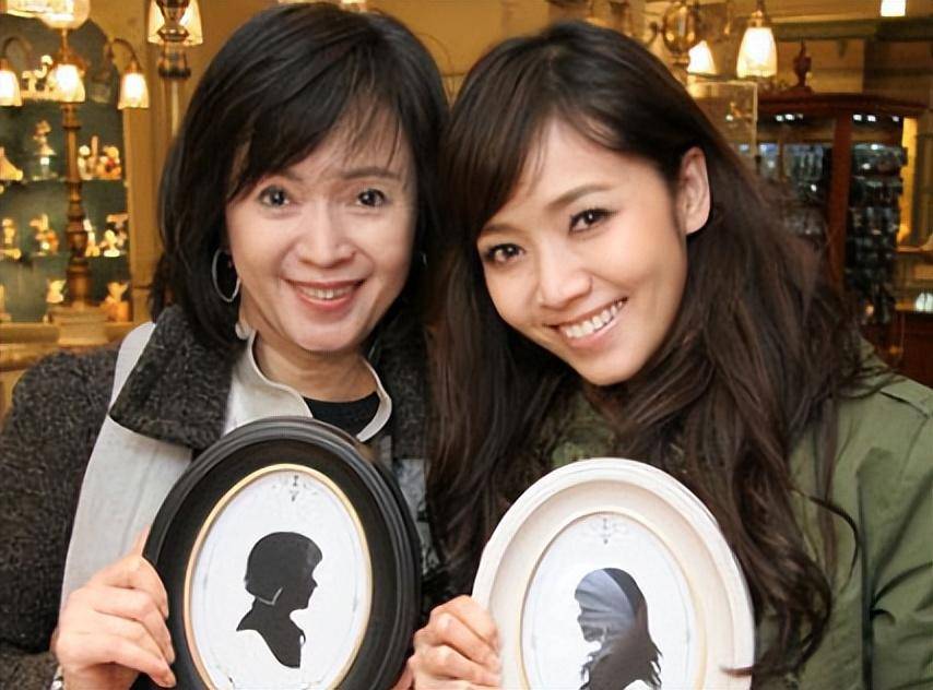 "最强情妇"林月云:霸占闺蜜老公31年,生下侯佩岑,获亿万遗产