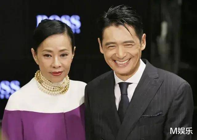 69岁周润发朝阳公园跑步!手臂长满小肉球,身材过瘦双腿似麻杆