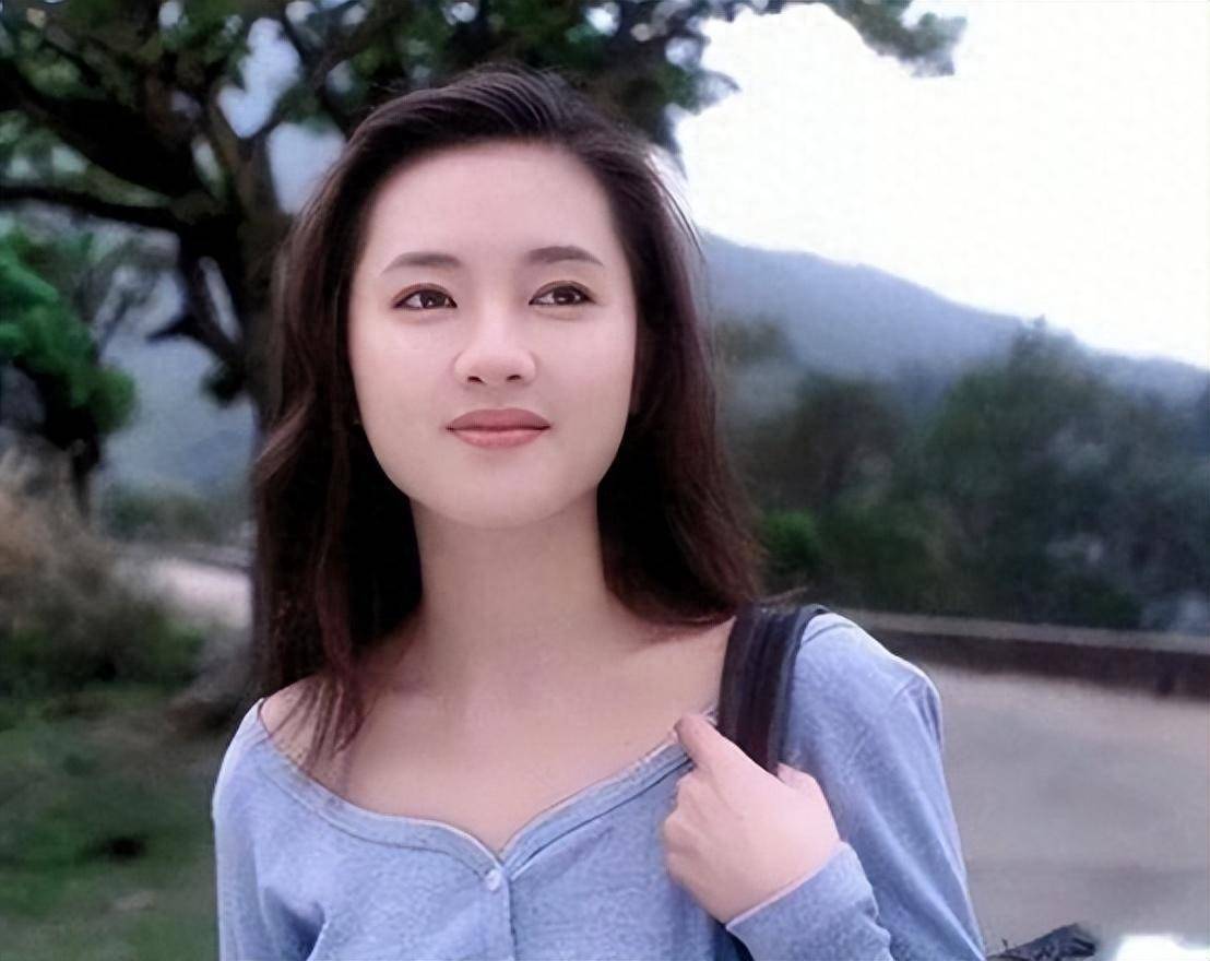 她被网友誉为香港“三级片女王”，比舒淇还美，年过半百想复出！_李丽珍_演技_感情