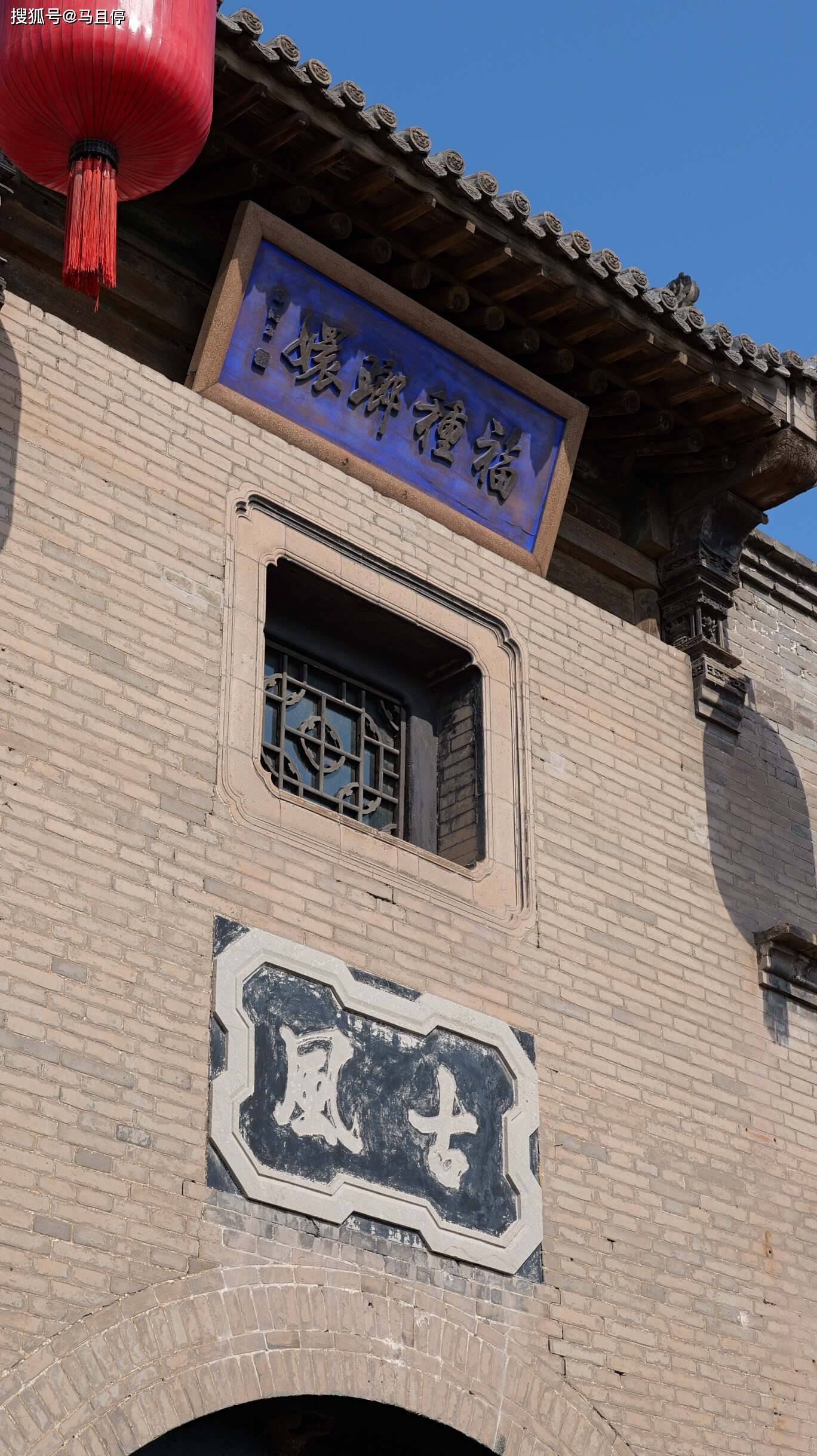 当然也不要错过乔家大院"三雕"(木雕,砖雕,石雕),每个院落里面都有,都