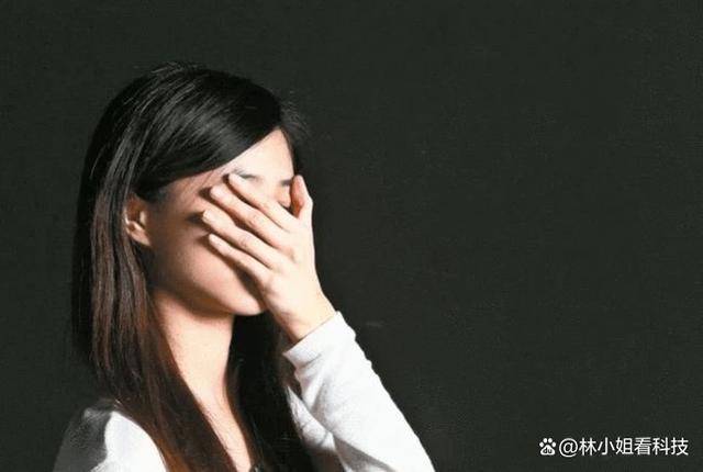 厦航员工在女厕偷拍乘务被拘留，网友：自毁前程！-厦航空姐的工资一般是多少