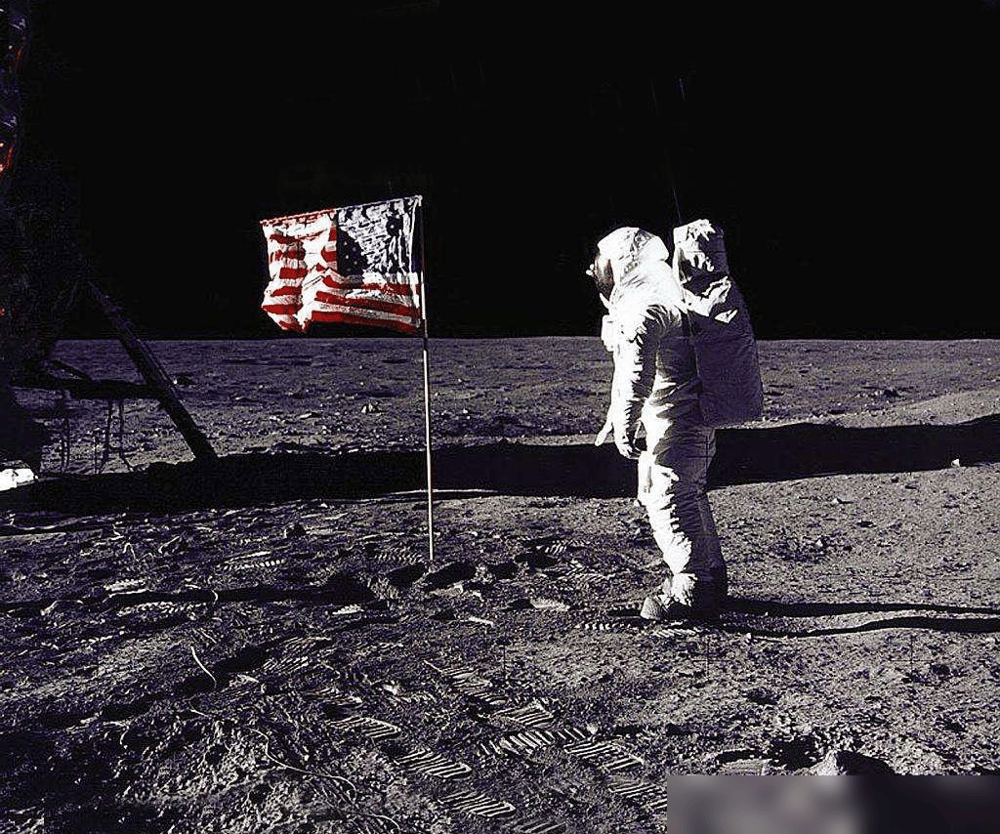 但是在此次空难中,由于宇宙飞船残骸所占位置非常不利于阿波罗11号