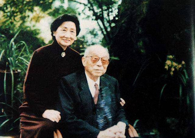 张学良葬礼上,管家公开监视张学良的人数,揭少帅在台湾的无奈