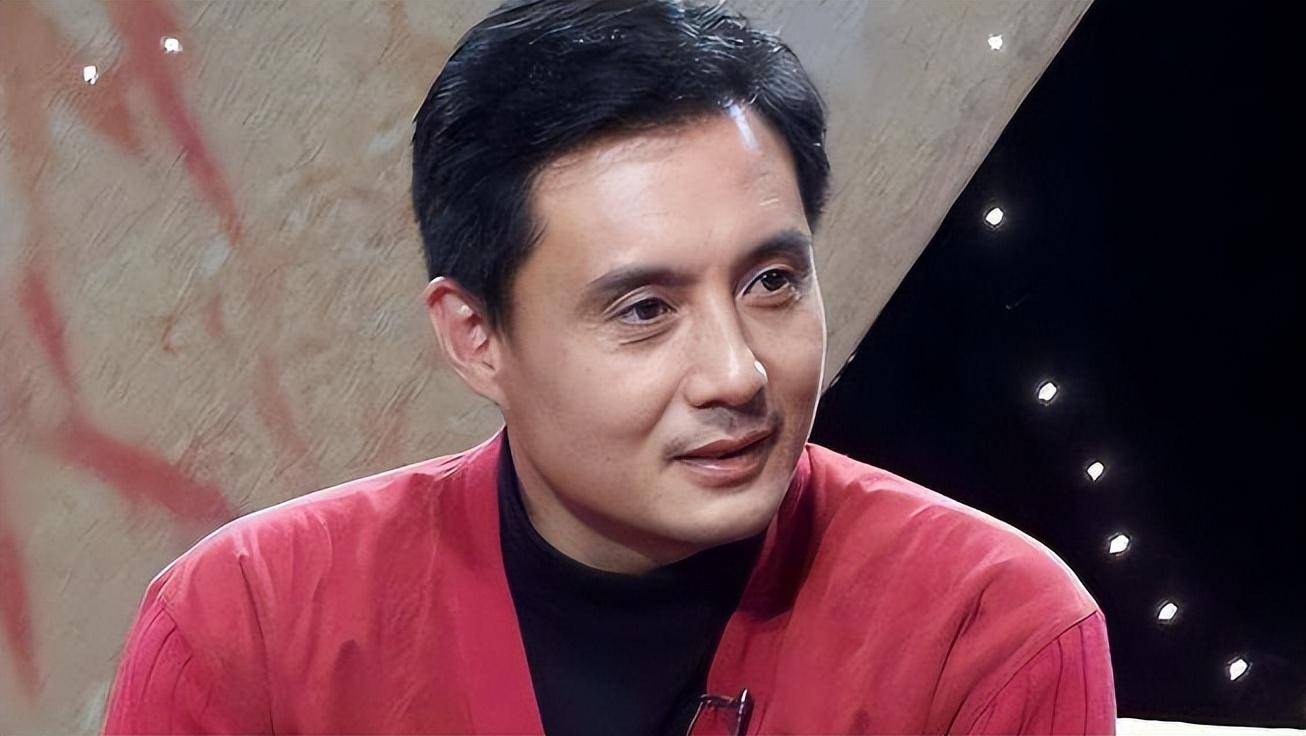 他被谢霆锋打成重伤,发妻6次流产绝情离开,如今街头卖卤肉为生