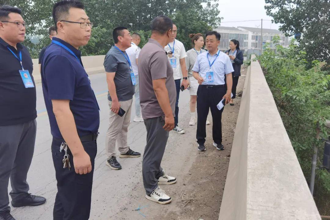 射阳县黄沙港镇:人大代表"巡河看水" 助力河畅水清岸绿