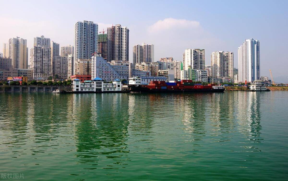 重庆香山国际小区物业纠纷:业主换物业,旧物业拒不退出!