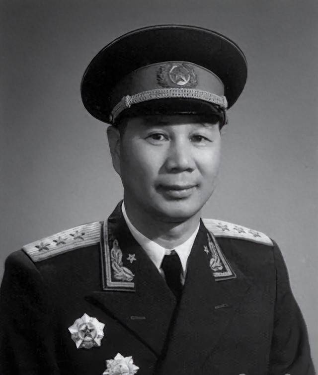 生,这位开国将军曾担任北京卫戍区政委与北京市委书记和二炮司令员,"