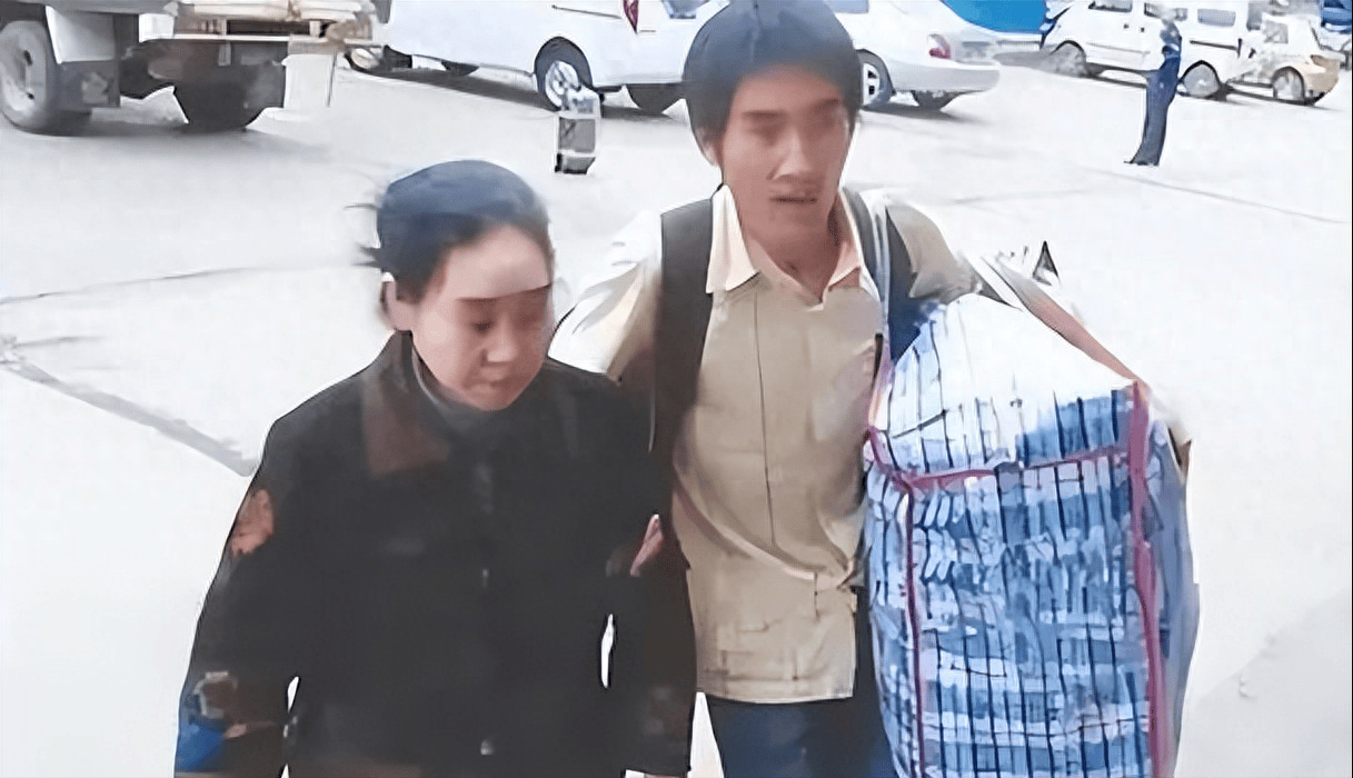 13年前,"贵州孝子"刘秀祥背着疯娘千里求学,如今怎么样了?