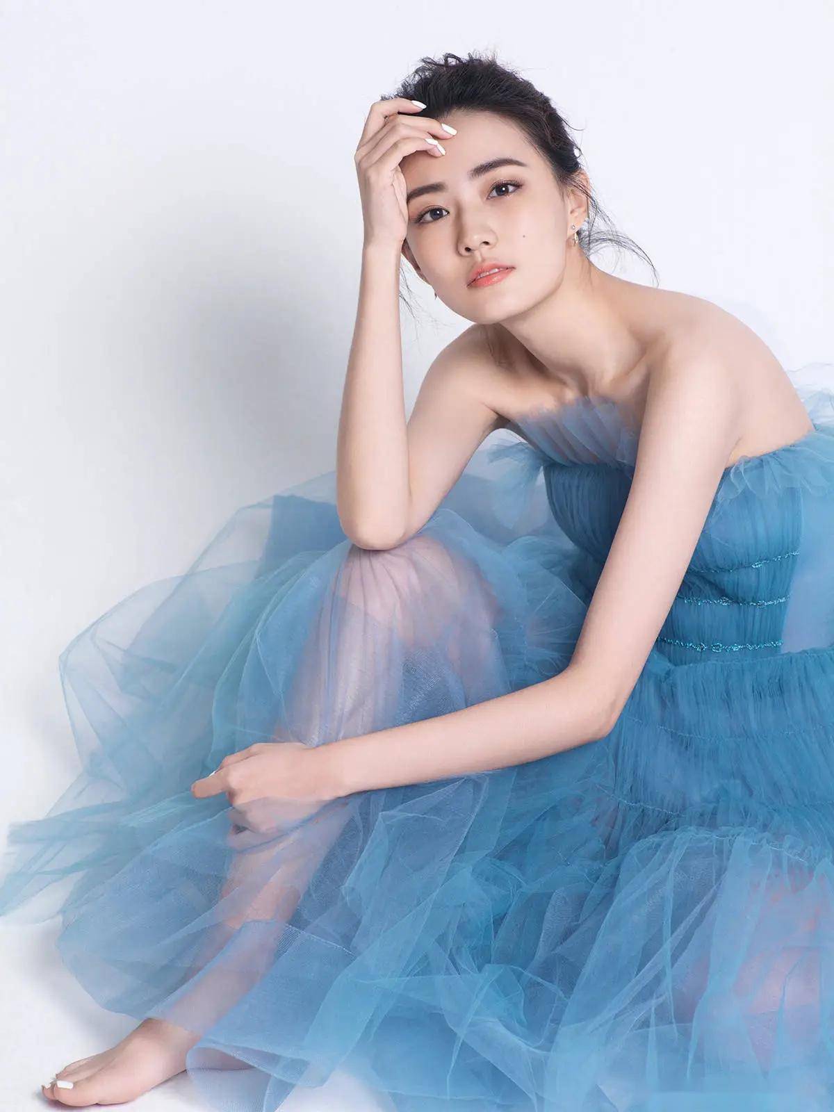 29岁徐璐的写真照曝光,这身材着实让人羡慕嫉妒恨,女神范儿