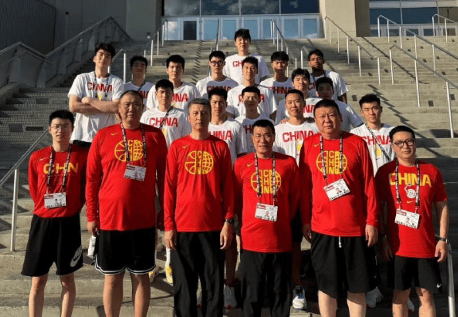 原创            8月初重新集结！中国男篮重启老办法，再度集训狠抓体能-中国男篮晒集训合影