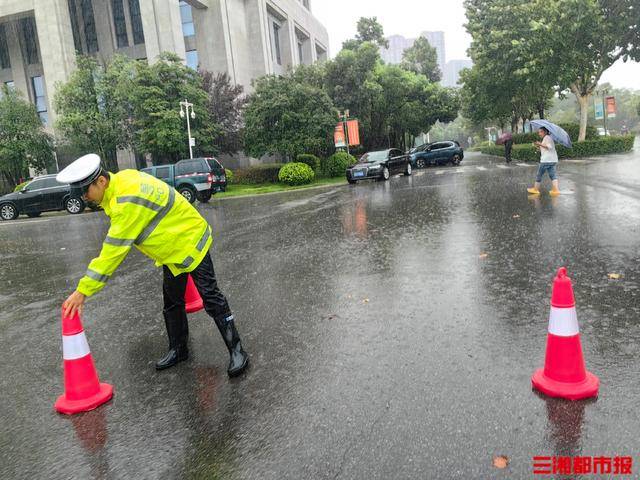 长沙启动暴雨恶劣天气二级应急响应，这些路段积水请绕行-长沙暴雨积水严重