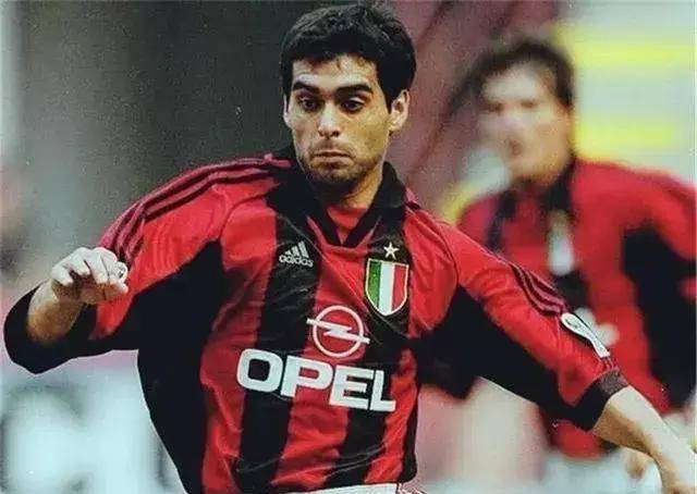 是罗纳尔多的合格对手,不是巴雷拉的接班人_阿亚拉_智慧_足球生涯