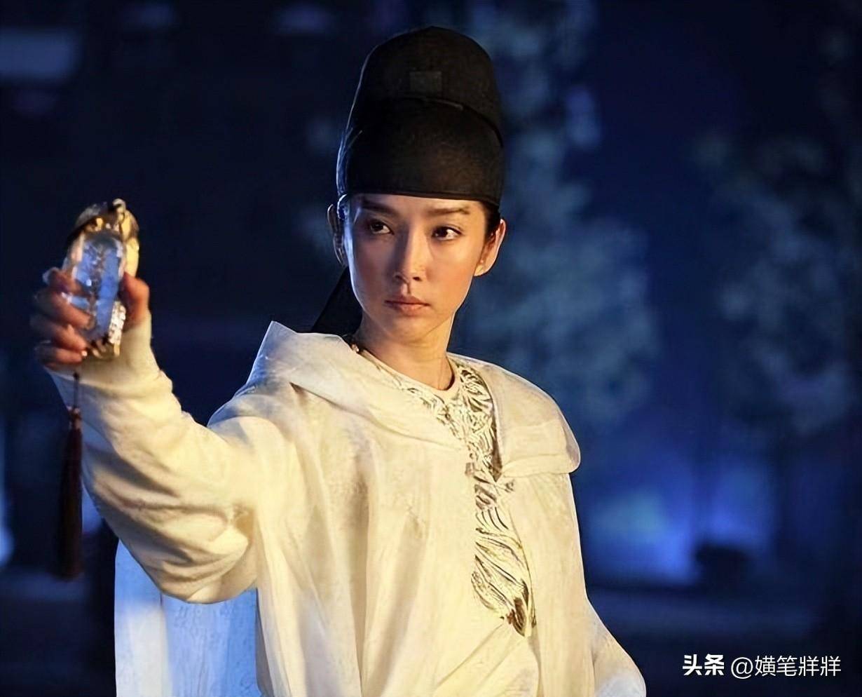 像《八大豪侠》里的凤来仪,《功夫之王》里的白发魔女,《狄仁杰之通天