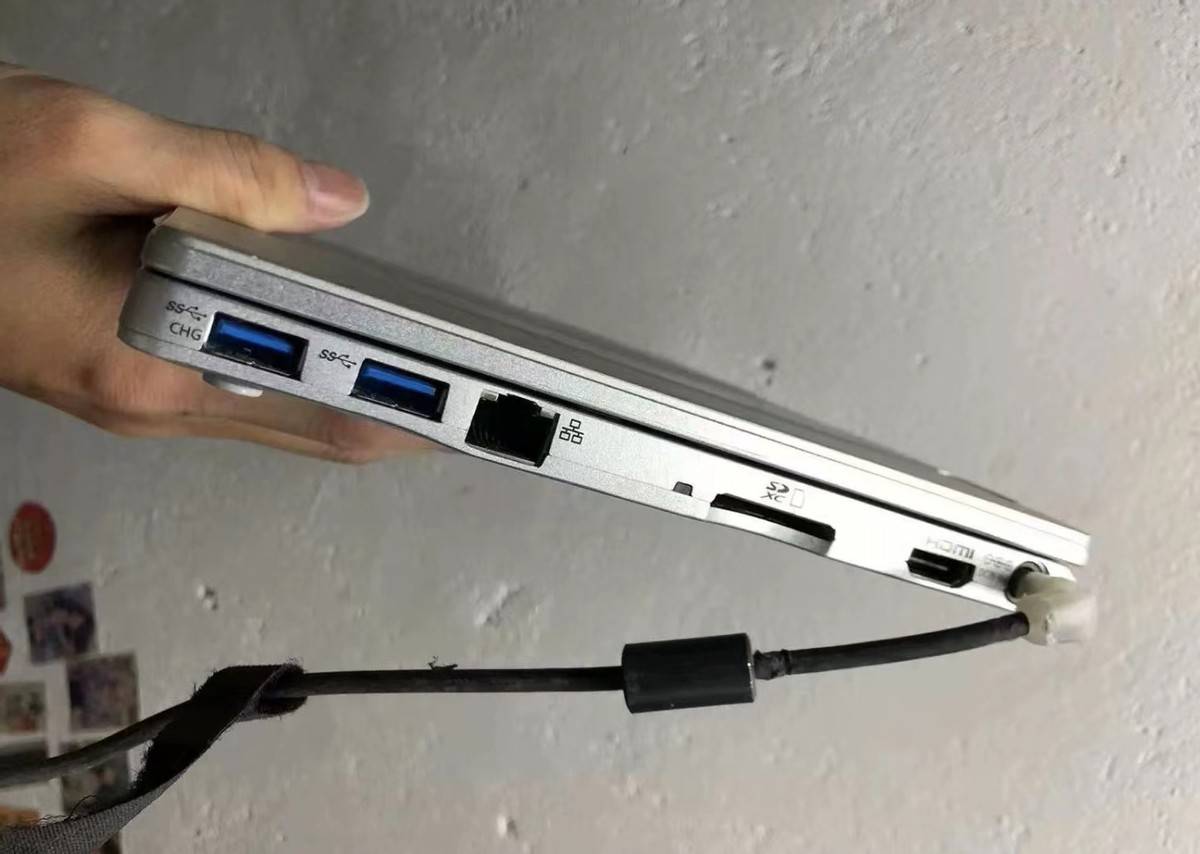 超轻的洋垃圾"翻转本",10寸只有600克,开价490元_笔记本_接口_机器