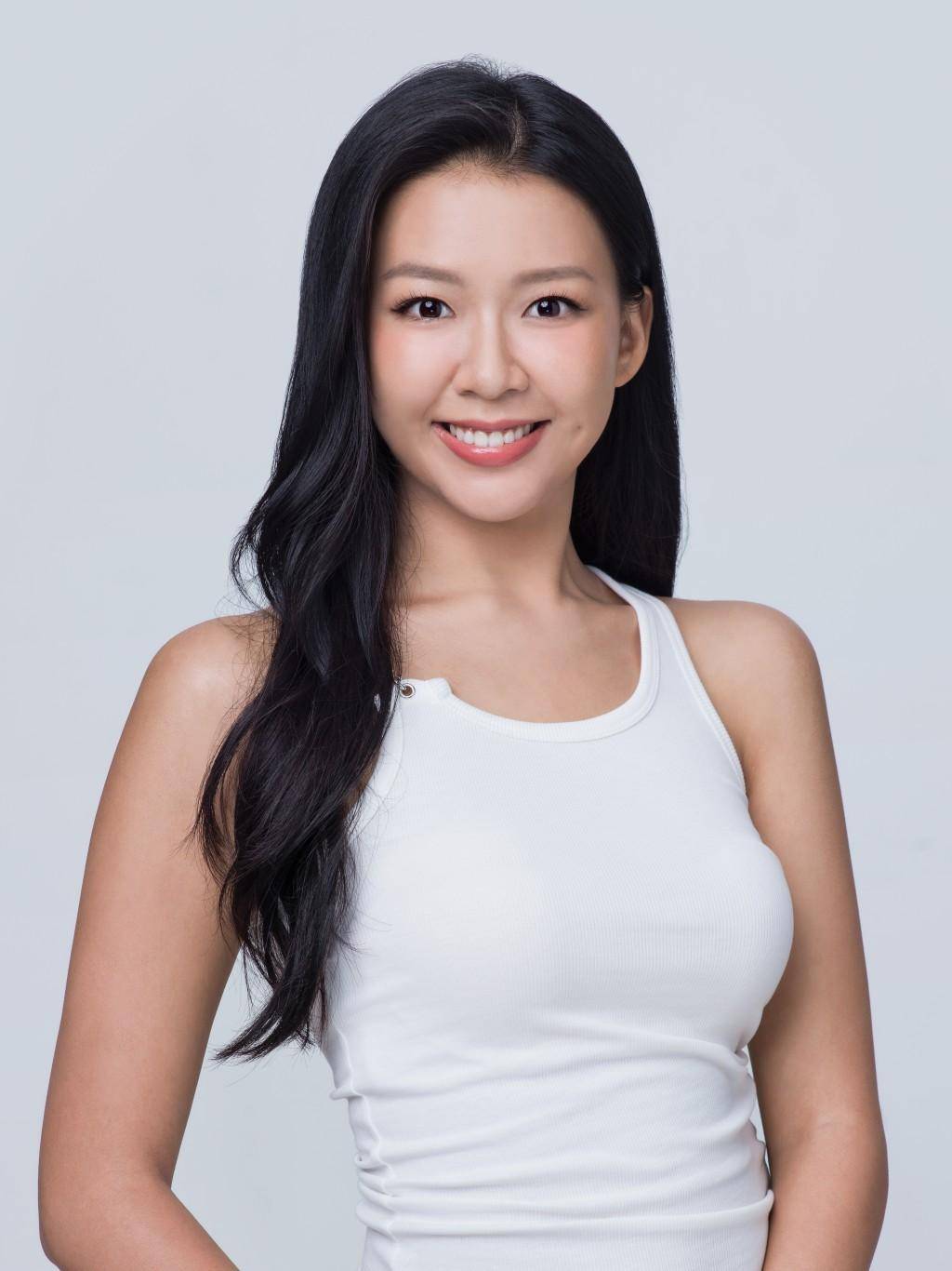 香港小姐15强官方照曝光!小背心造型清纯养眼,14号因刘亦菲入行