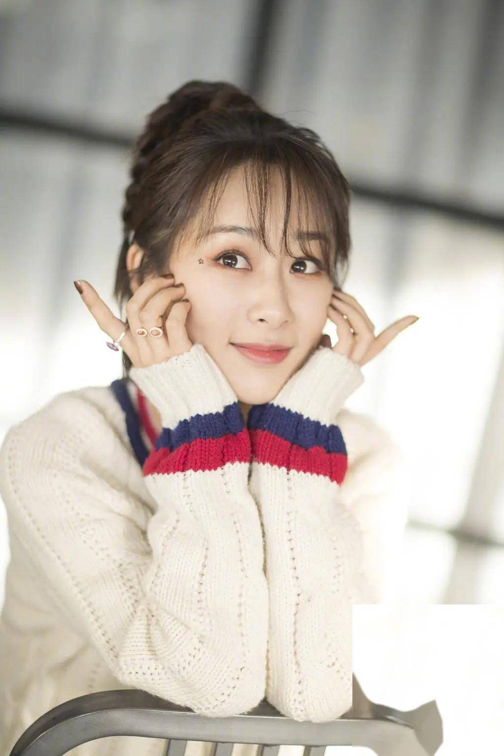 28岁的杨紫写真曝光,这神仙颜值谁敢挑战?