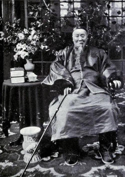 李鸿章死前留下10亿巨额遗产,52年后,43岁的混血孙子却活活饿死