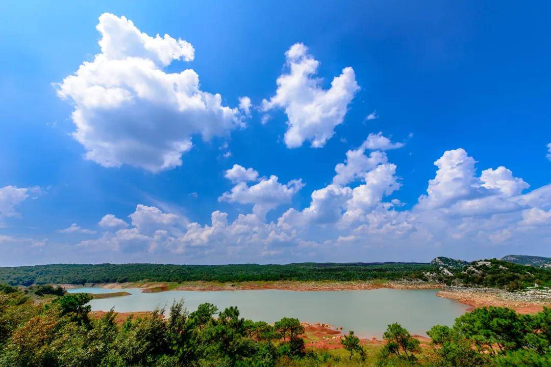 灵山寺灵山寺位于罗山县城西南方向,历史