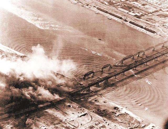 抗美援朝初,麦克阿瑟多次想炸鸭绿江大桥,为何美国政府没敢下令