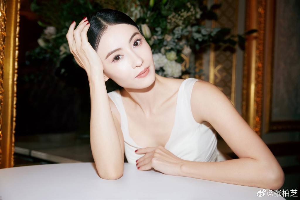 被疯传生四胎,得重病,已经半年没露面的张柏芝,终于出镜了5秒