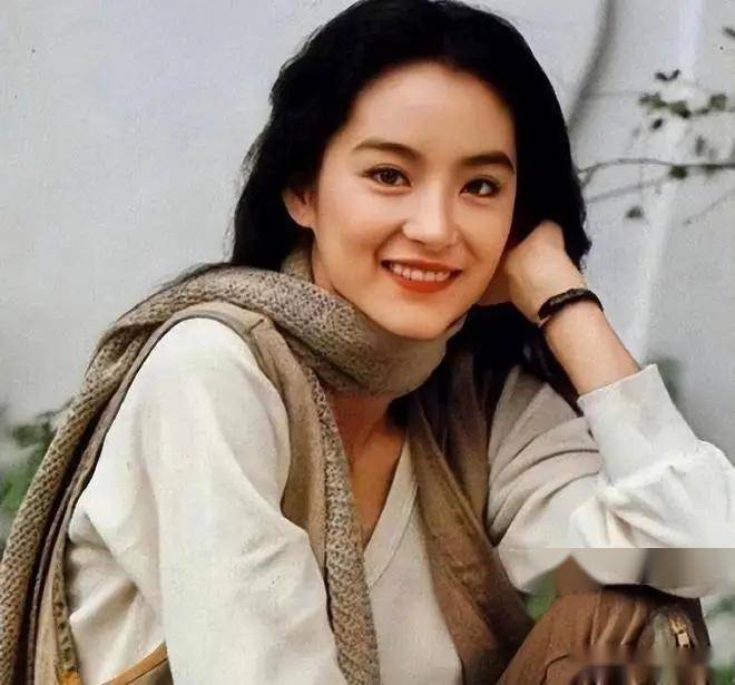 当年的林青霞,这身材是真的绝!如今60岁的她依然美貌动人!