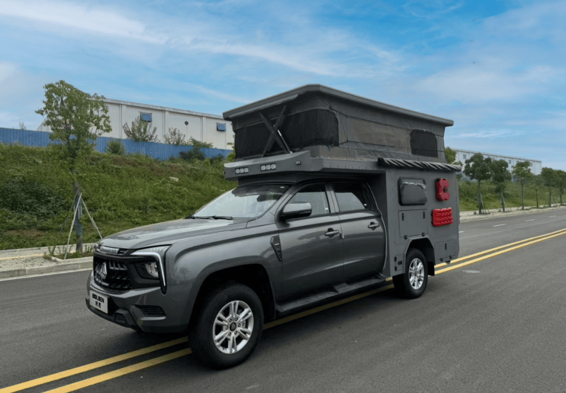 搏胜皮卡商用型具备牵引,拖挂资质,可拖挂房车上路,让您带着家一同