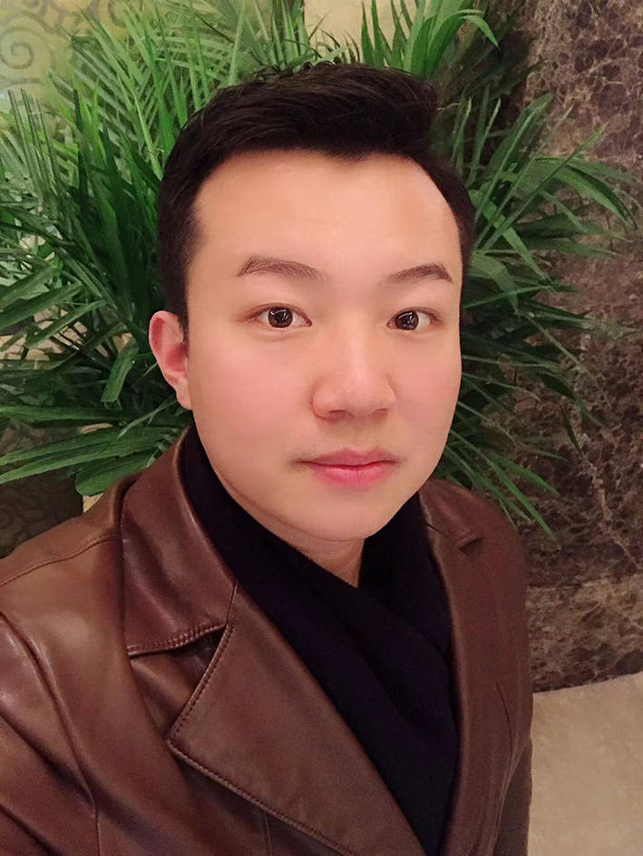 香港皇室餐饮管理有限公司董事长吕宸名吕宸名和杜玉明吕宸名和张春年