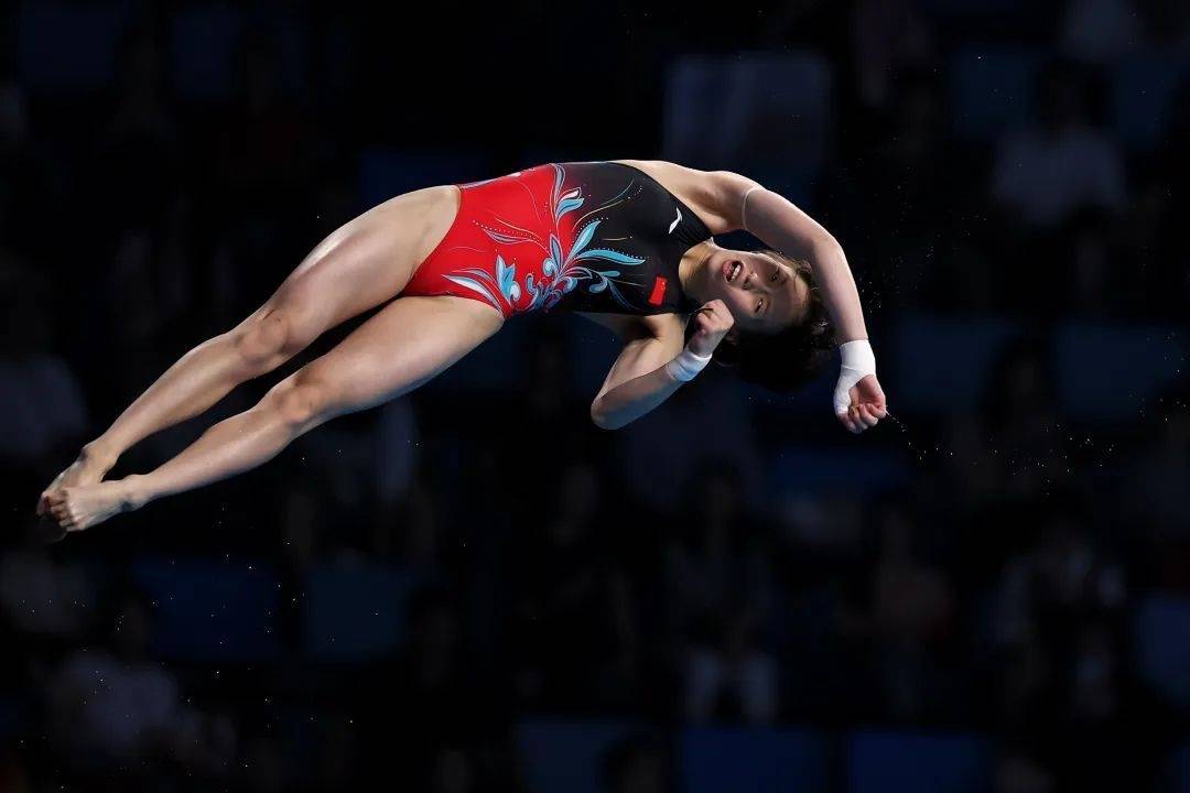 陈芋汐初次亮相奥运赛场,夺得东京奥运会跳水女子双人10米跳台冠军
