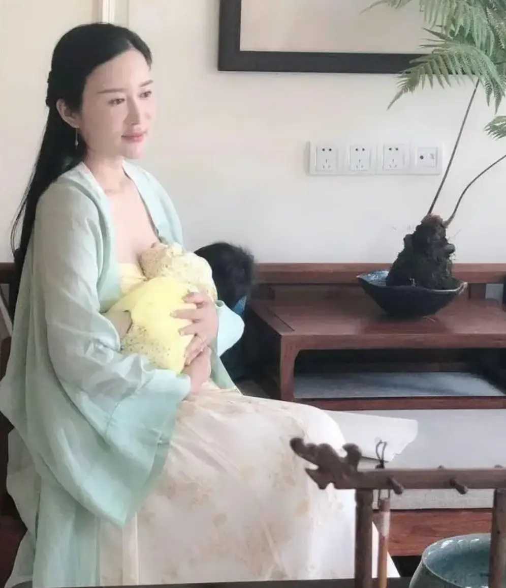 张纪中的老婆图片