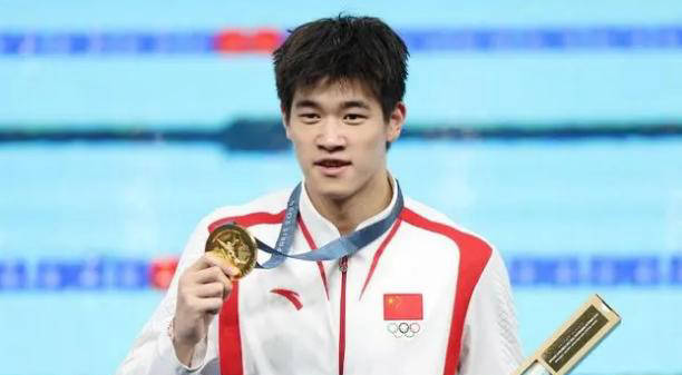 外媒记者对潘展乐使用兴奋剂提出质疑,张雨霏当场还击