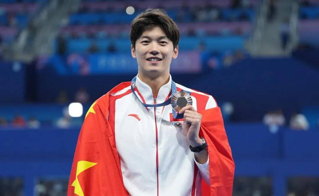 巴黎奥运会4位高颜值男运动员,赛场外气质不凡,不输内娱男明星