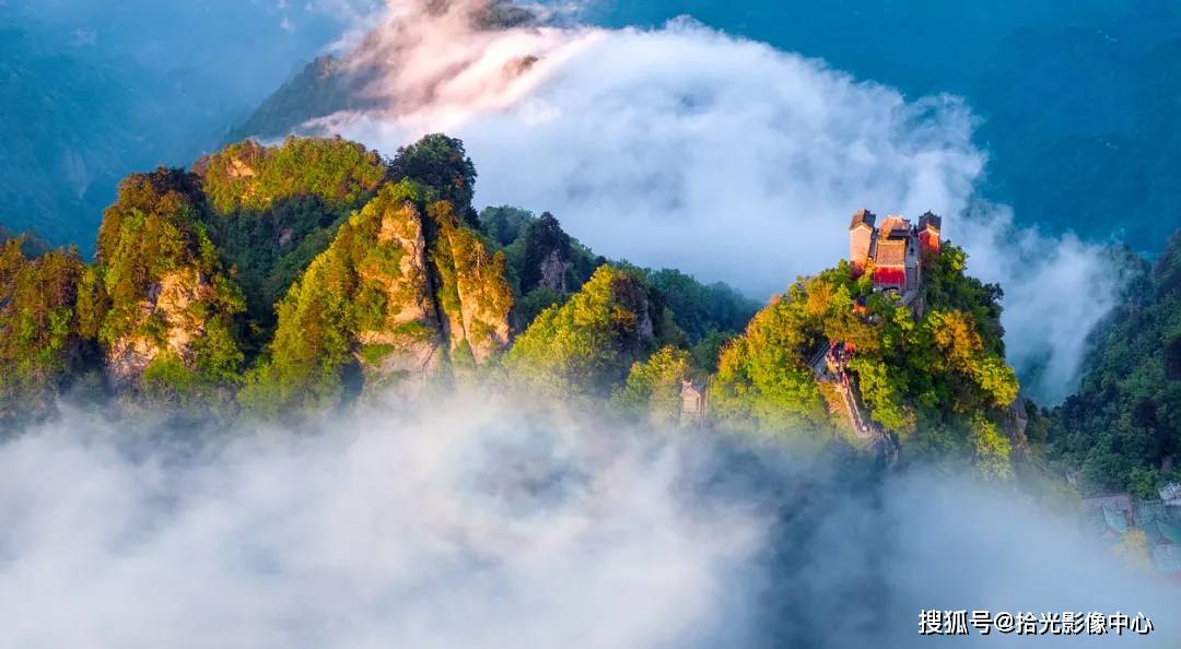 陈金武摄影作品展 | 用航拍观赏武当山