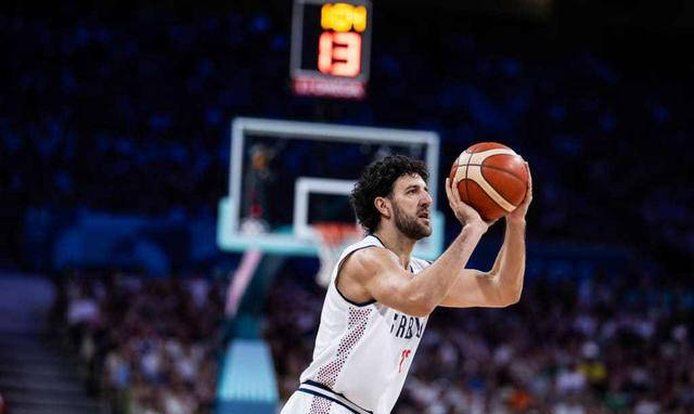 米西奇的复苏与领袖风范:黄蜂后卫展现出奥运舞台的多面能力