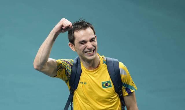 巴西乒乓球选手雨果首次闯入奥运男单半决赛,创造历史