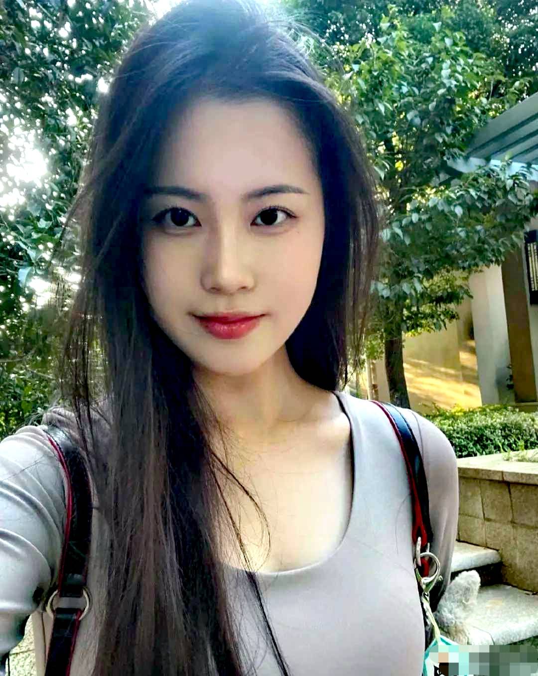 年纪大的叫资深美女图片