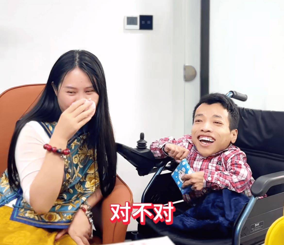 曝网红富豪李创利与女友分手,知情人透露原因,双方已删除合拍