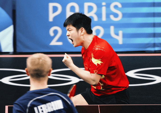 樊振东优雅胜出,获巴黎奥运会乒乓球金牌