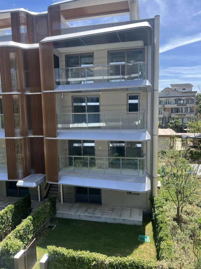 浦东金桥碧云艺墅-碧云国际社区-现房叠拼别墅!