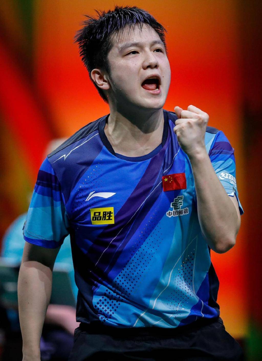 樊振东一夜涨粉超30万,夺冠眼含热泪:这届奥运我承受着巨大的压力