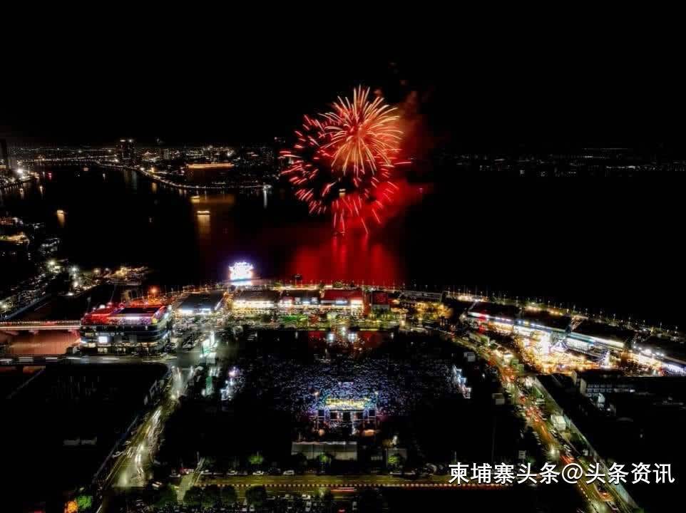 柬埔寨首都金边举行演唱会和放烟花庆祝大运河开建!