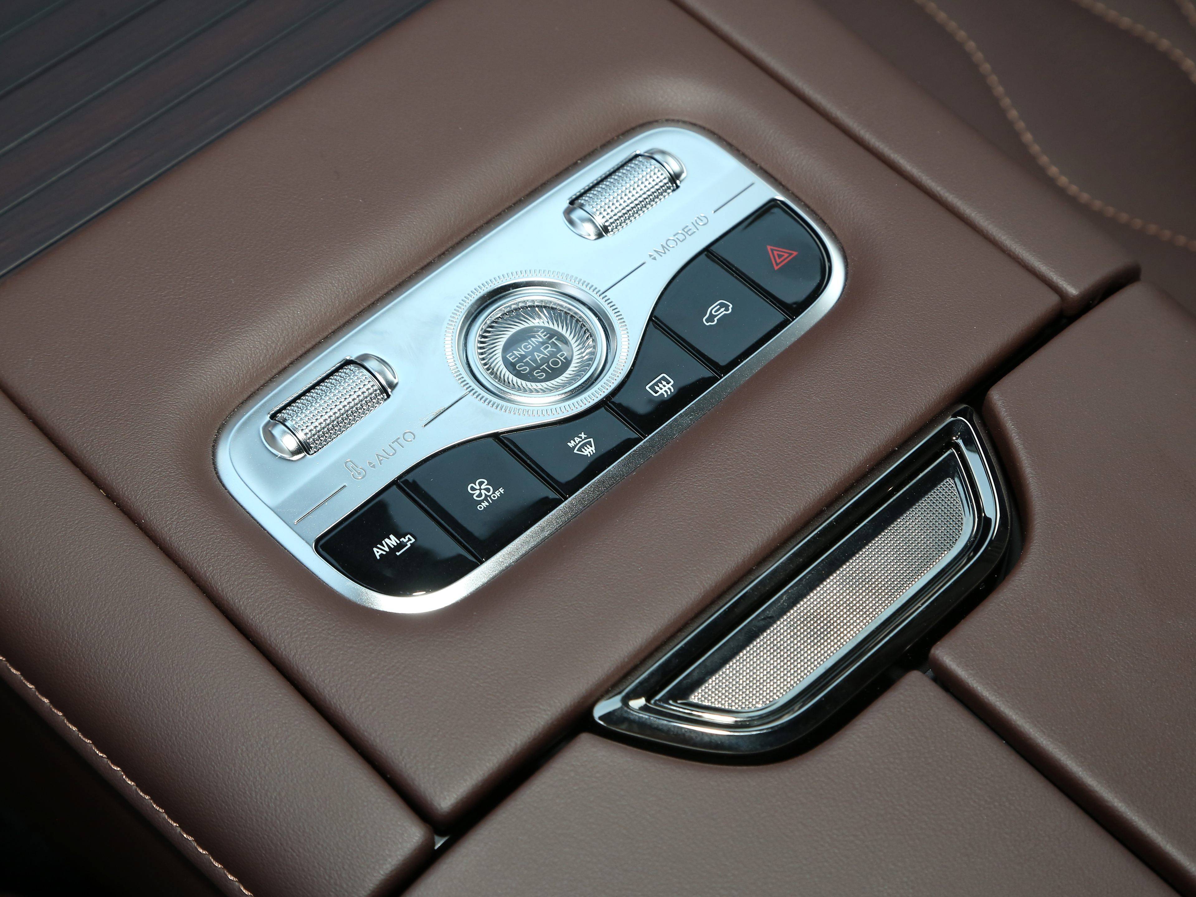 近5米大车19万多,261马力 8at,油耗8l多