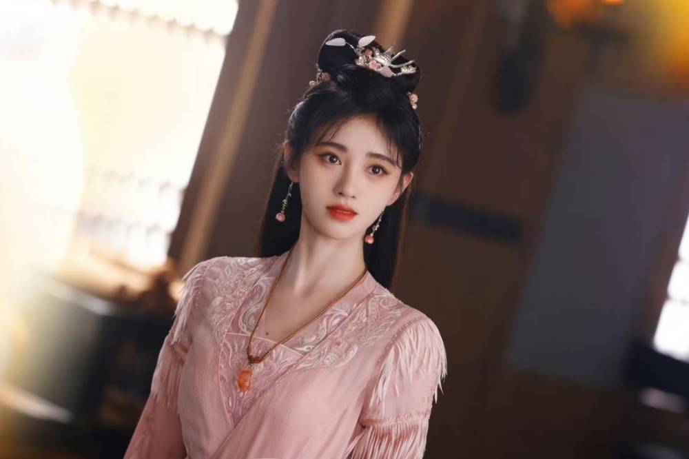 从票选榜单中可见,第8名为angelababy(杨颖),第7名为吴谨言,第6名为