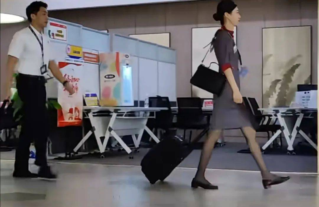 “去高跟鞋化”的空姐，告别“没苦硬吃”