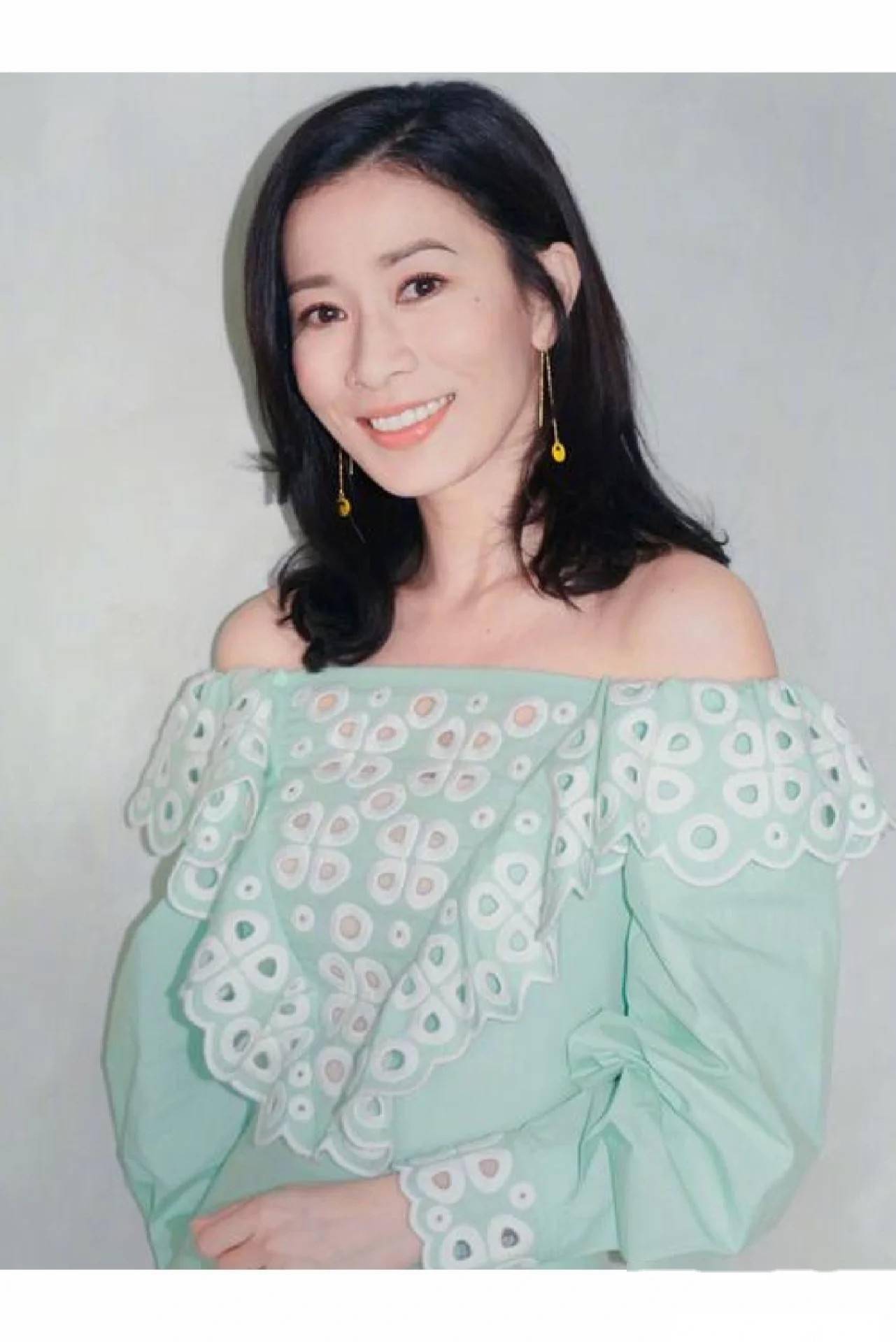 33岁佘诗曼宛如仙女,性感写真妩媚无比!