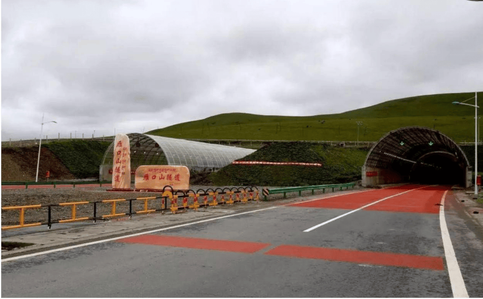 雅西高速盘山隧道图片