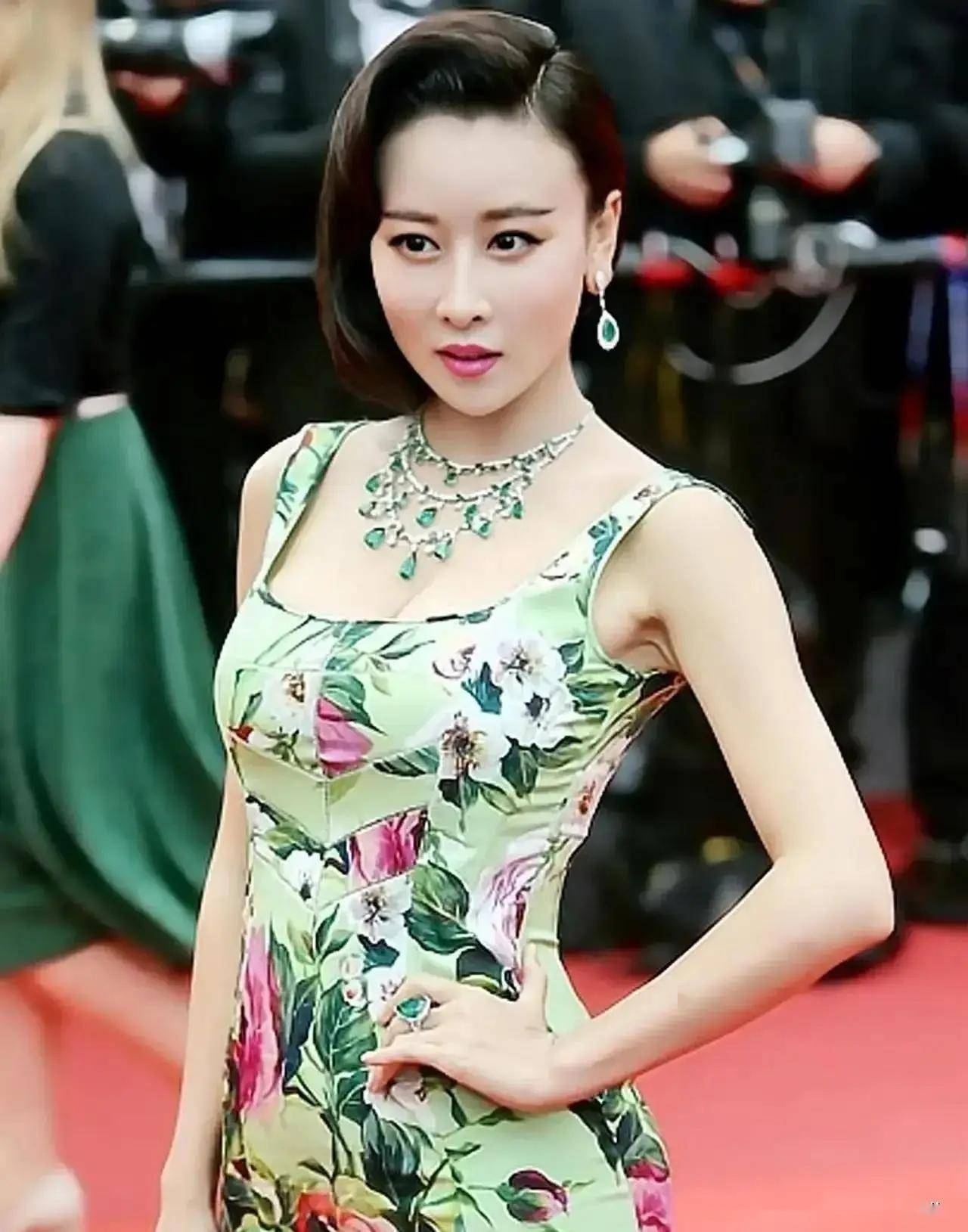 毛俊杰的美貌与写真再次征服众人
