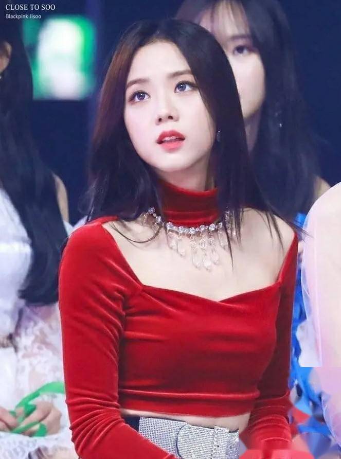 美貌与智慧并存的金智秀,42岁东方神韵令人叹为观止,这谁顶得住!